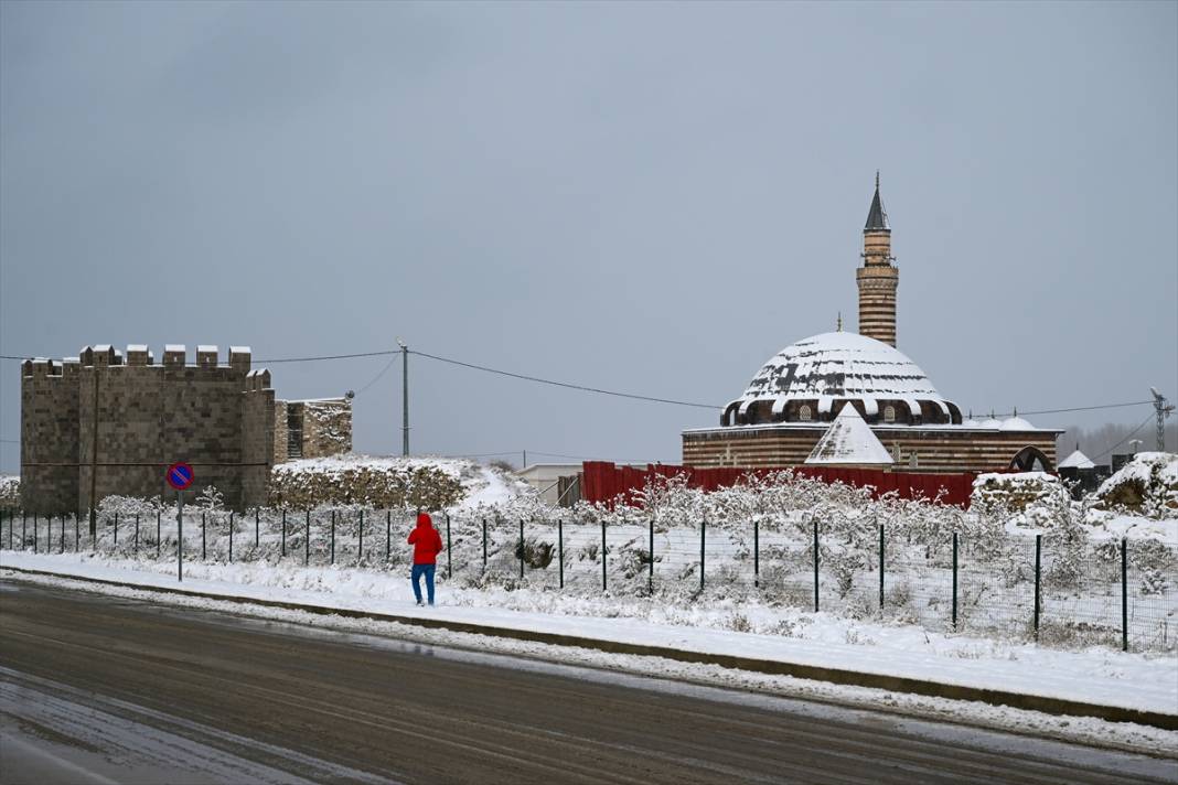 Tarihi yapılar karla kaplandı 13